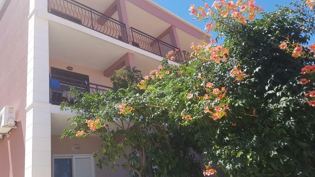 Apartments Indira II Ловіште Екстер'єр фото