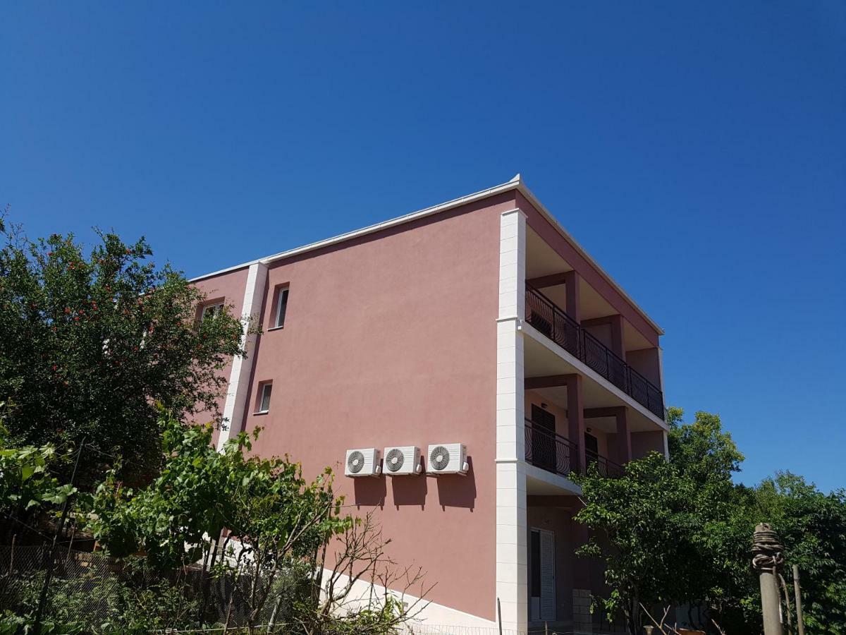 Apartments Indira II Ловіште Екстер'єр фото