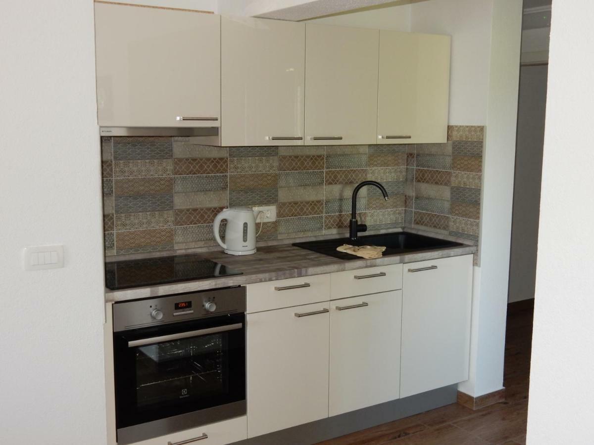 Apartments Indira II Ловіште Екстер'єр фото