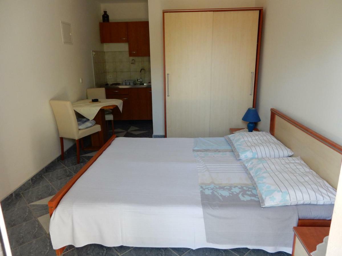Apartments Indira II Ловіште Екстер'єр фото